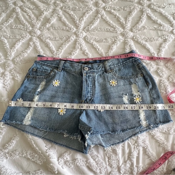 Rails Jesse Vintage Daisy Flowers Blue Jean Distressed Cutoff Shorts Size 28 - Picture 15 of 17